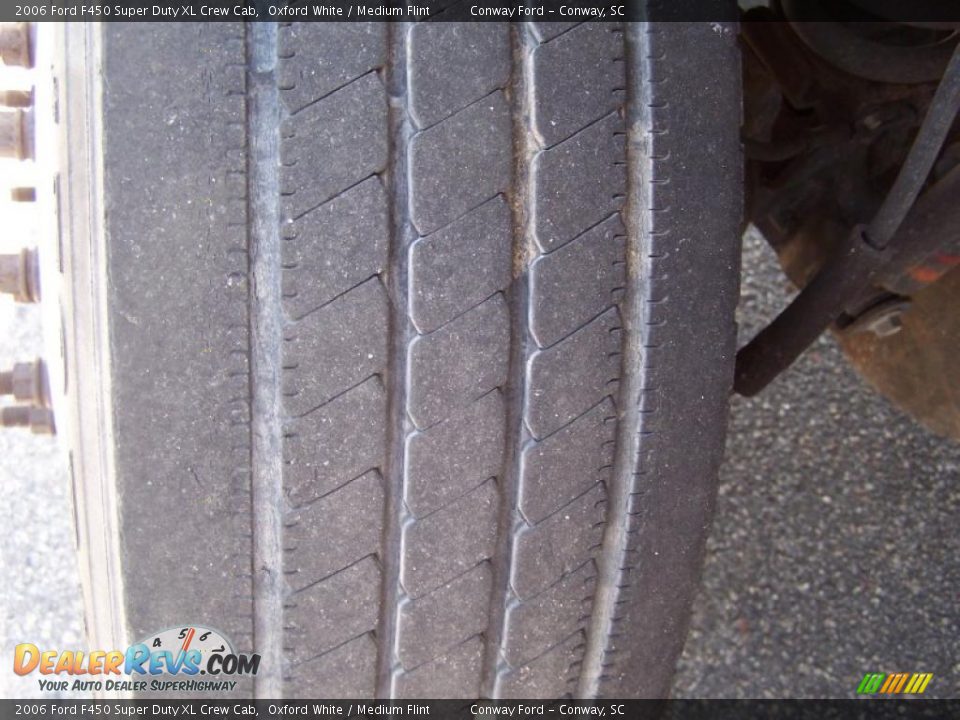 2006 Ford F450 Super Duty XL Crew Cab Oxford White / Medium Flint Photo #11