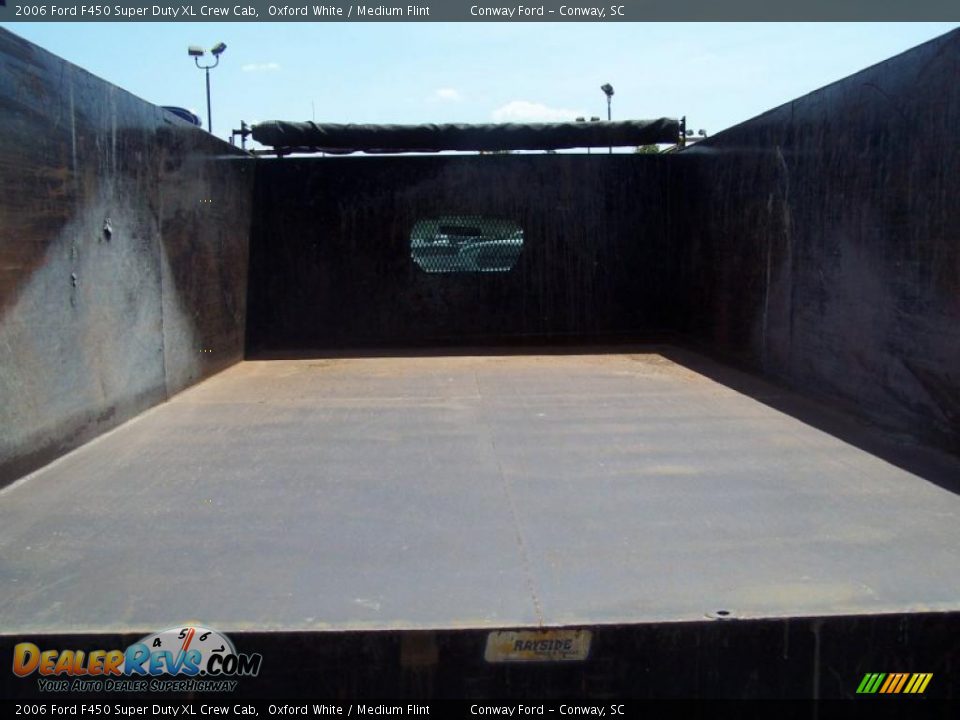 2006 Ford F450 Super Duty XL Crew Cab Oxford White / Medium Flint Photo #13