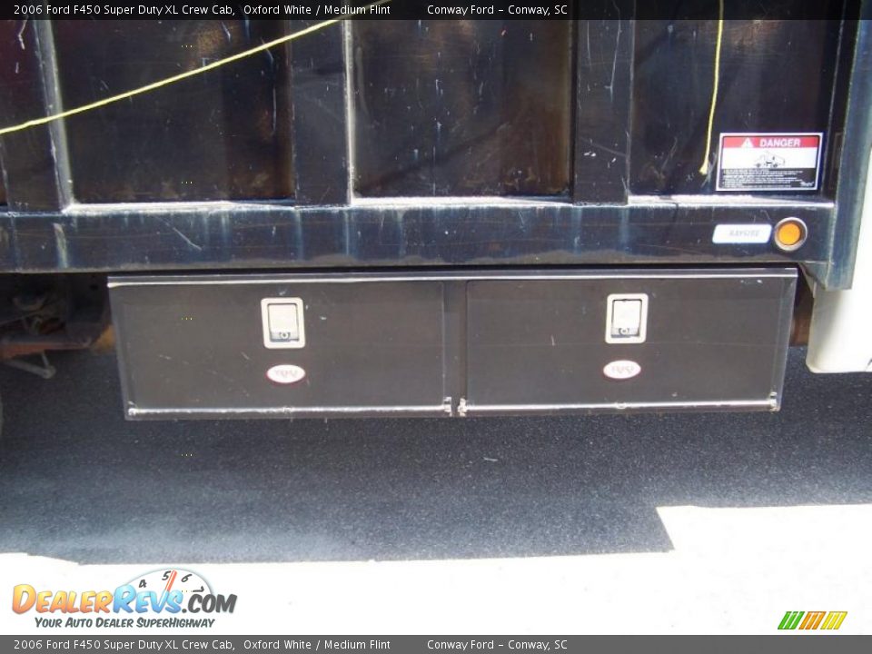 2006 Ford F450 Super Duty XL Crew Cab Oxford White / Medium Flint Photo #14