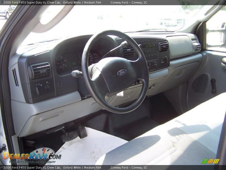 2006 Ford F450 Super Duty XL Crew Cab Oxford White / Medium Flint Photo #19