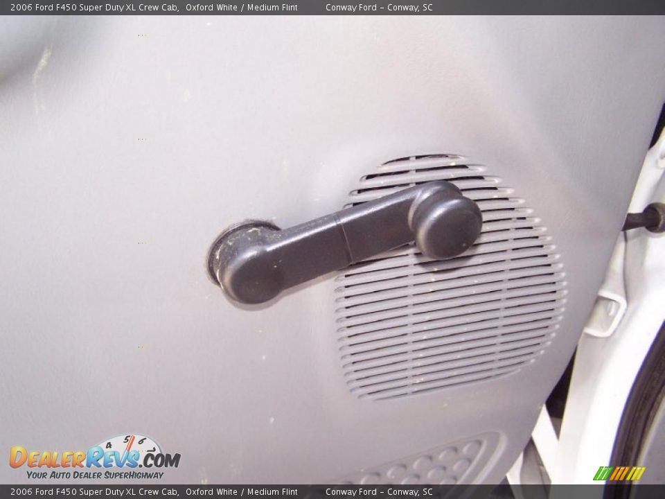 2006 Ford F450 Super Duty XL Crew Cab Oxford White / Medium Flint Photo #20