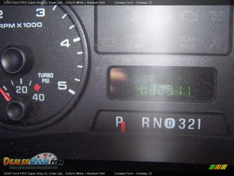 2006 Ford F450 Super Duty XL Crew Cab Oxford White / Medium Flint Photo #22