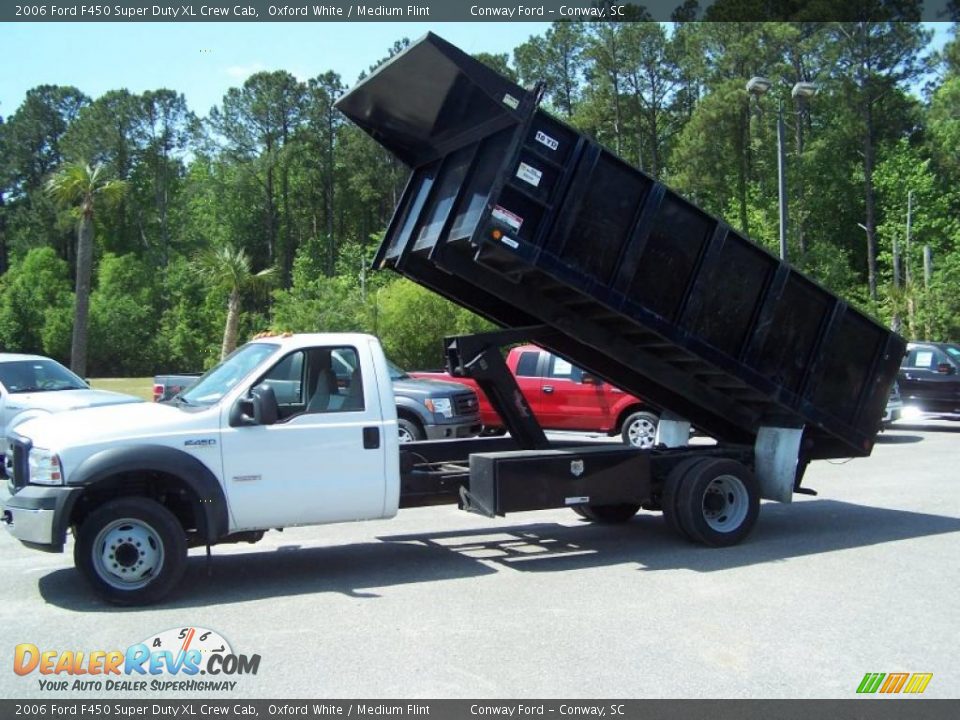 2006 Ford F450 Super Duty XL Crew Cab Oxford White / Medium Flint Photo #23
