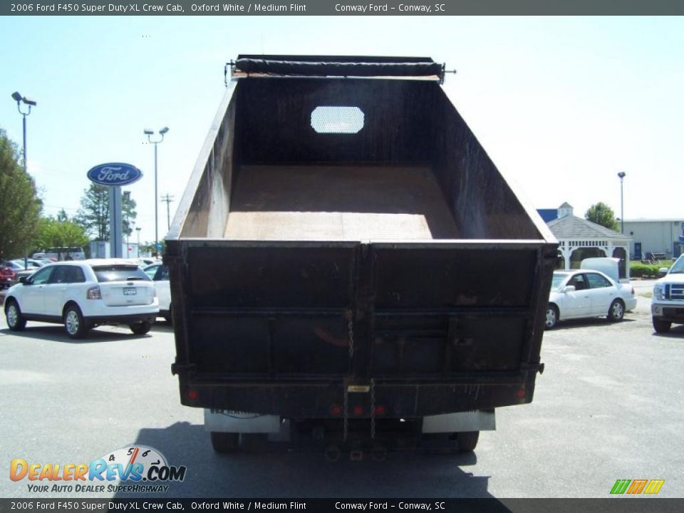 2006 Ford F450 Super Duty XL Crew Cab Oxford White / Medium Flint Photo #24