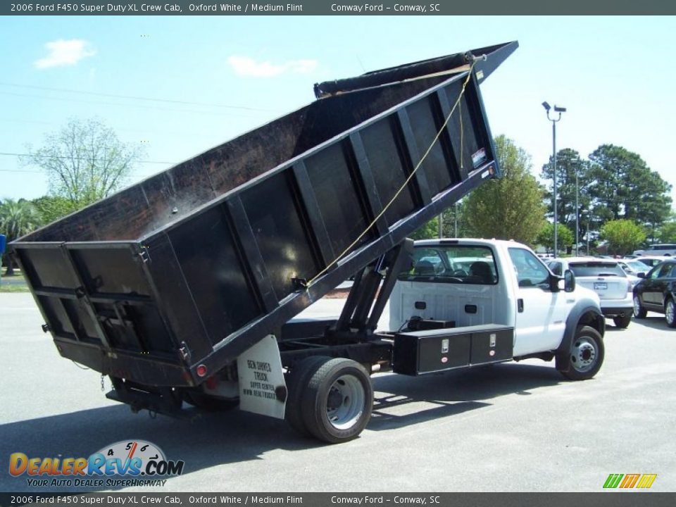 2006 Ford F450 Super Duty XL Crew Cab Oxford White / Medium Flint Photo #25