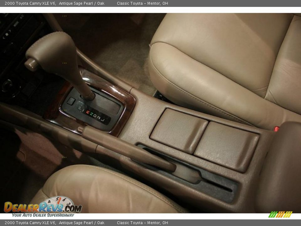 2000 Toyota Camry XLE V6 Antique Sage Pearl / Oak Photo #18