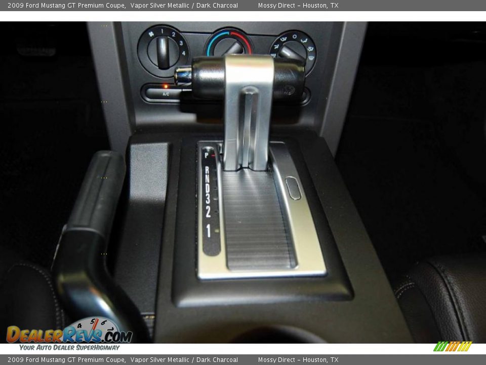 2009 Ford Mustang GT Premium Coupe Vapor Silver Metallic / Dark Charcoal Photo #21