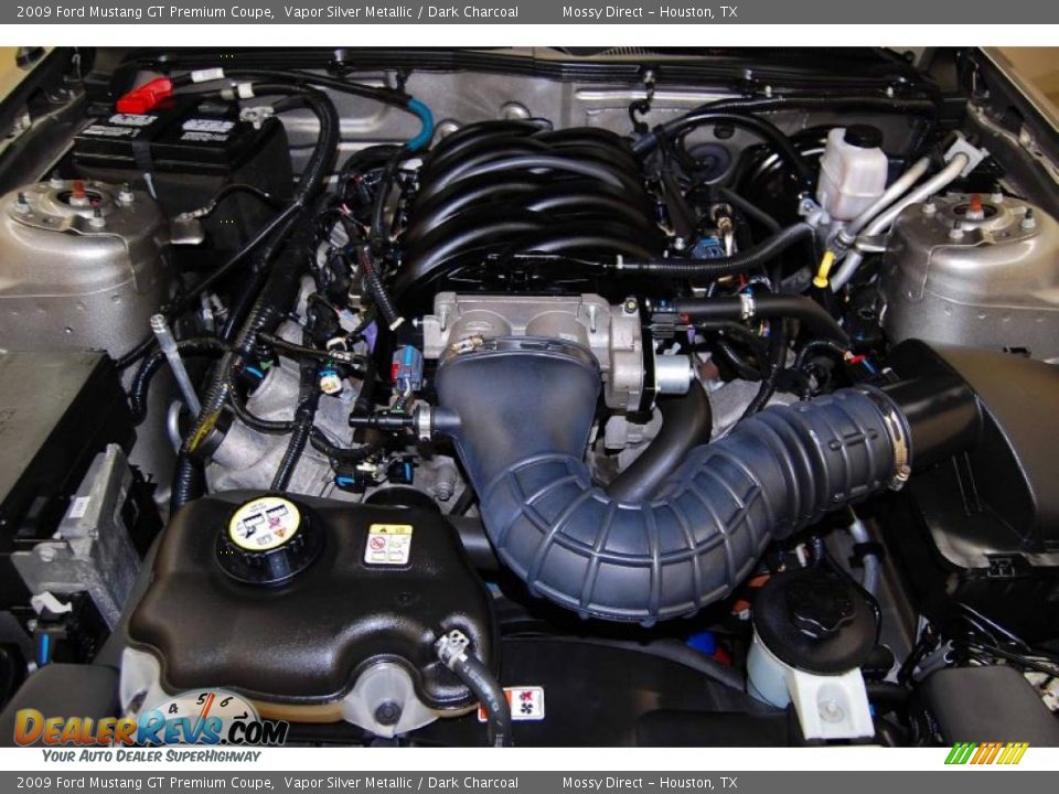 2009 Ford Mustang GT Premium Coupe Vapor Silver Metallic / Dark Charcoal Photo #25