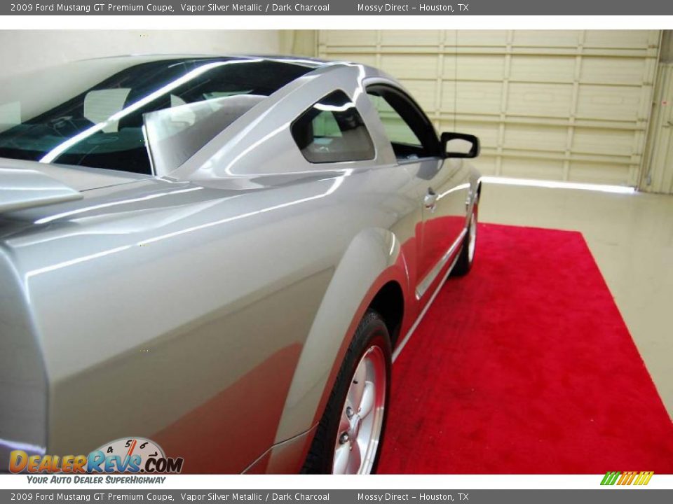 2009 Ford Mustang GT Premium Coupe Vapor Silver Metallic / Dark Charcoal Photo #32