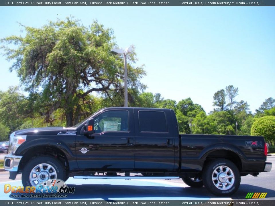 2011 Ford F250 Super Duty Lariat Crew Cab 4x4 Tuxedo Black Metallic / Black Two Tone Leather Photo #2