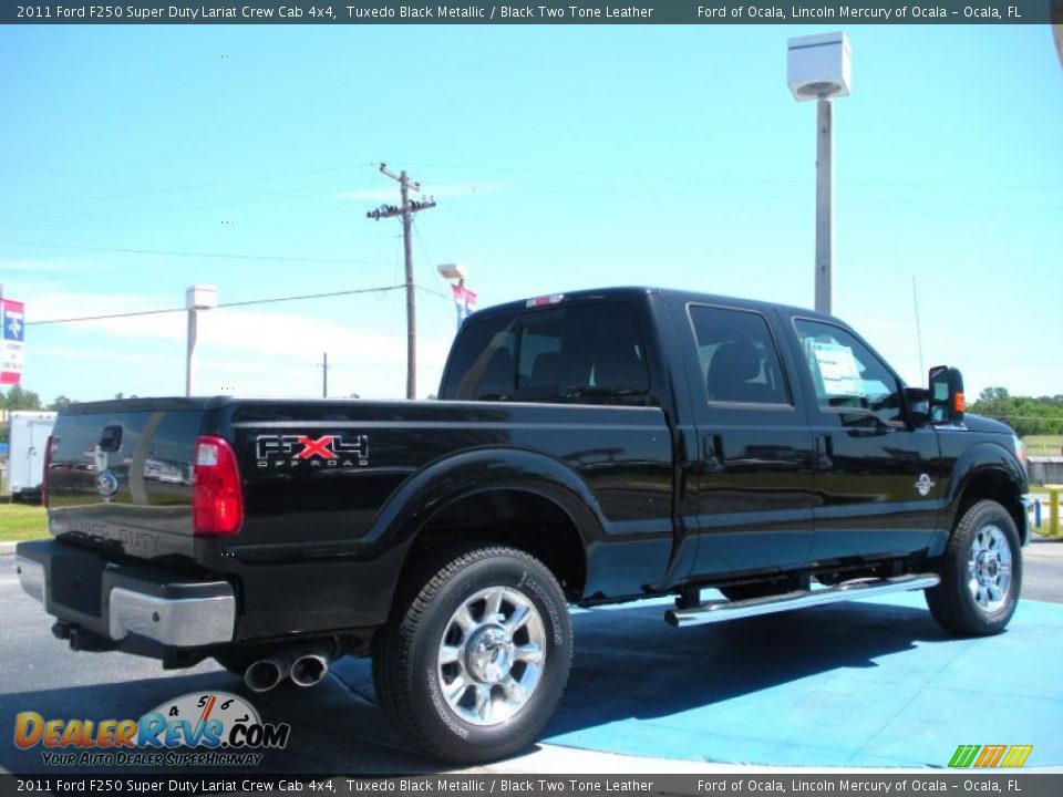 2011 Ford F250 Super Duty Lariat Crew Cab 4x4 Tuxedo Black Metallic / Black Two Tone Leather Photo #3