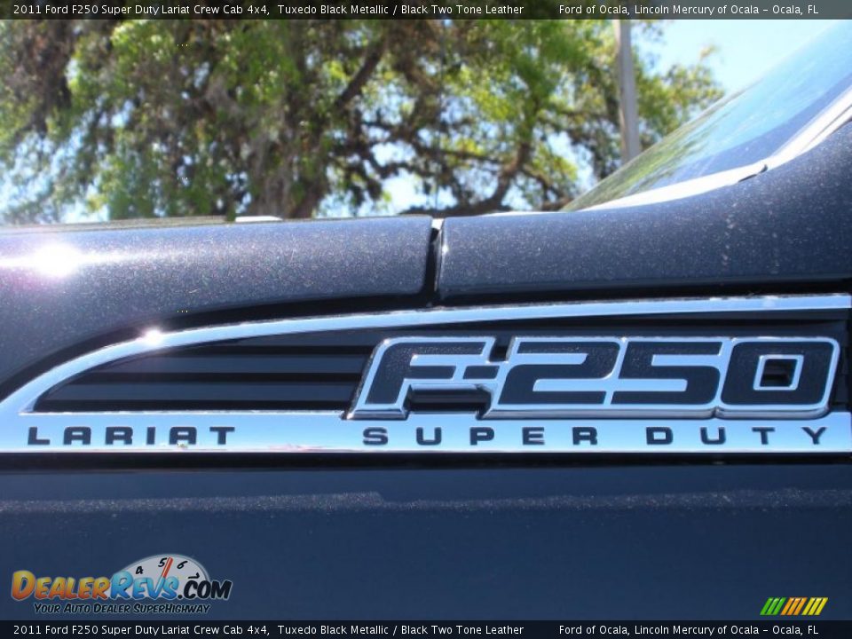 2011 Ford F250 Super Duty Lariat Crew Cab 4x4 Tuxedo Black Metallic / Black Two Tone Leather Photo #4