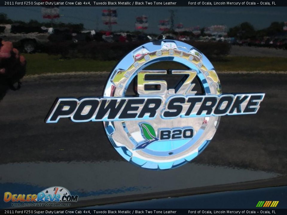 2011 Ford F250 Super Duty Lariat Crew Cab 4x4 Tuxedo Black Metallic / Black Two Tone Leather Photo #5