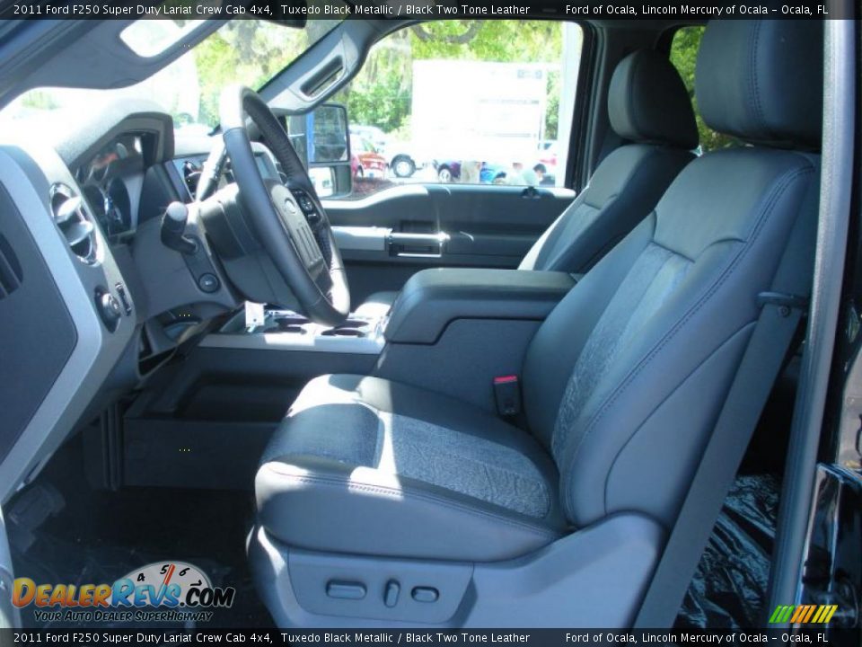 2011 Ford F250 Super Duty Lariat Crew Cab 4x4 Tuxedo Black Metallic / Black Two Tone Leather Photo #6
