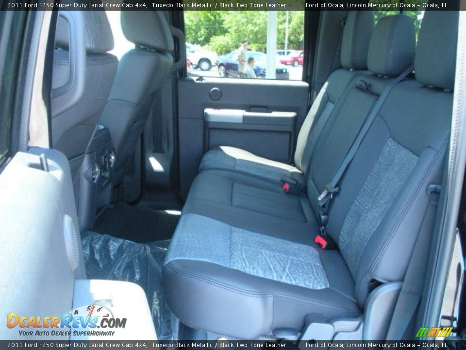 2011 Ford F250 Super Duty Lariat Crew Cab 4x4 Tuxedo Black Metallic / Black Two Tone Leather Photo #7