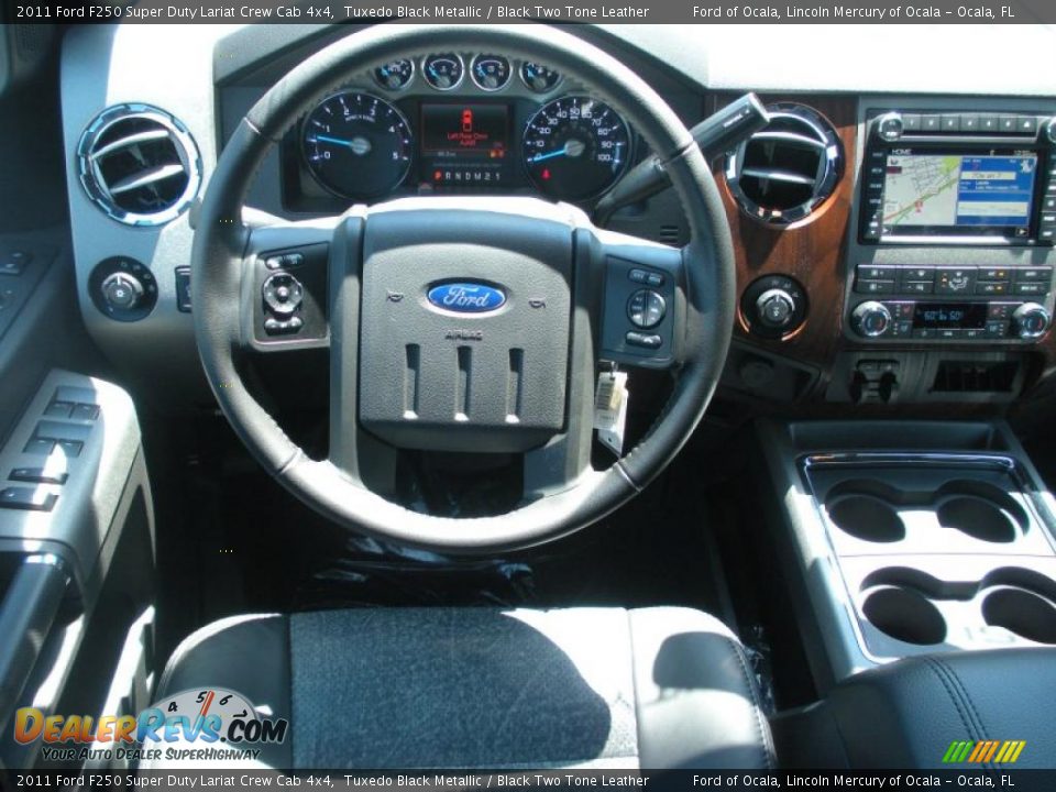2011 Ford F250 Super Duty Lariat Crew Cab 4x4 Tuxedo Black Metallic / Black Two Tone Leather Photo #8