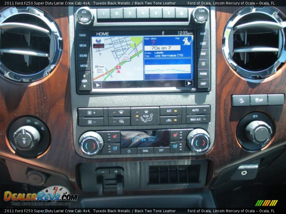 2011 Ford F250 Super Duty Lariat Crew Cab 4x4 Tuxedo Black Metallic / Black Two Tone Leather Photo #11