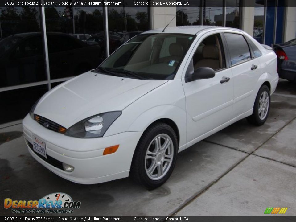 2003 Ford Focus ZTS Sedan Cloud 9 White / Medium Parchment Photo #7