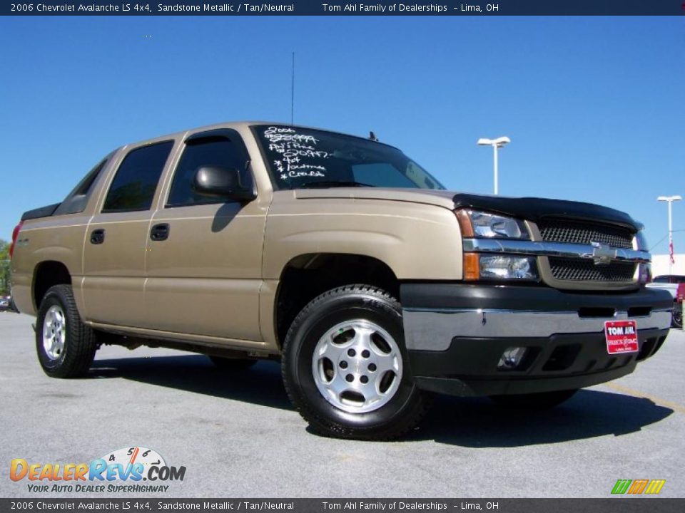 2006 Chevrolet Avalanche LS 4x4 Sandstone Metallic / Tan/Neutral Photo #1