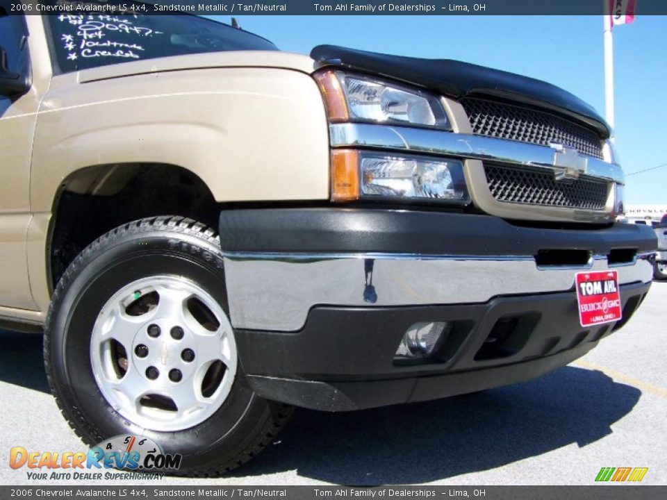 2006 Chevrolet Avalanche LS 4x4 Sandstone Metallic / Tan/Neutral Photo #2