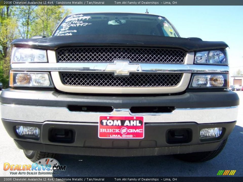 2006 Chevrolet Avalanche LS 4x4 Sandstone Metallic / Tan/Neutral Photo #3