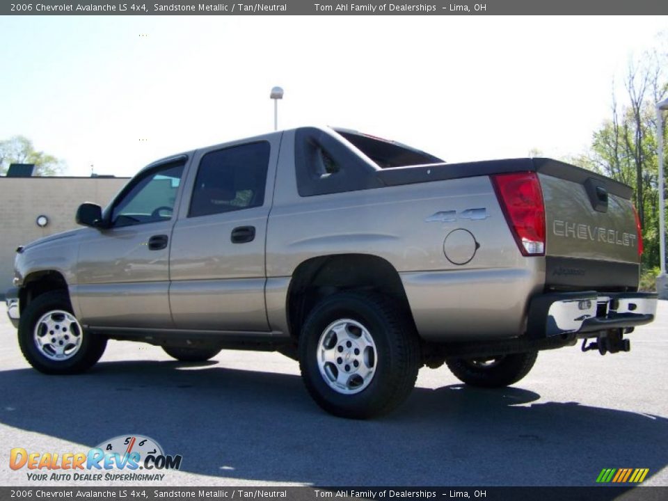 2006 Chevrolet Avalanche LS 4x4 Sandstone Metallic / Tan/Neutral Photo #4