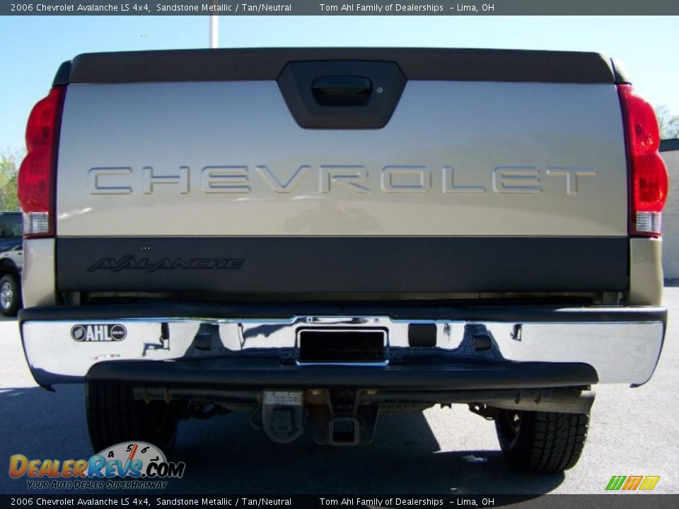 2006 Chevrolet Avalanche LS 4x4 Sandstone Metallic / Tan/Neutral Photo #6