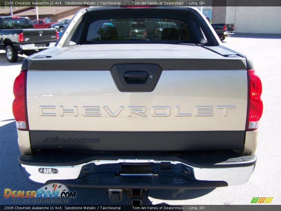 2006 Chevrolet Avalanche LS 4x4 Sandstone Metallic / Tan/Neutral Photo #7
