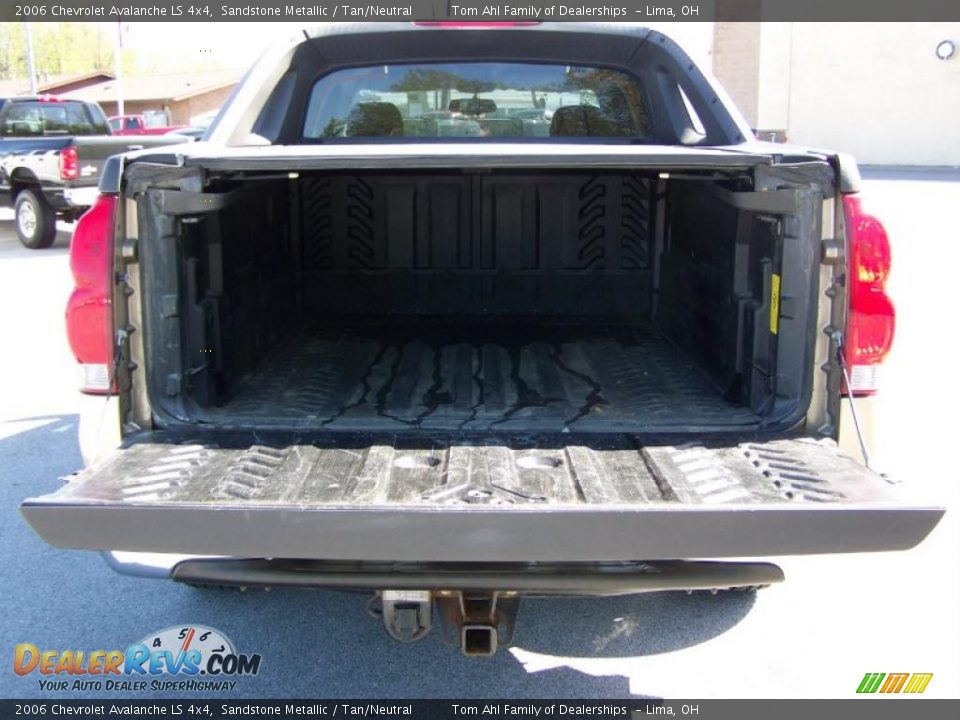 2006 Chevrolet Avalanche LS 4x4 Sandstone Metallic / Tan/Neutral Photo #8