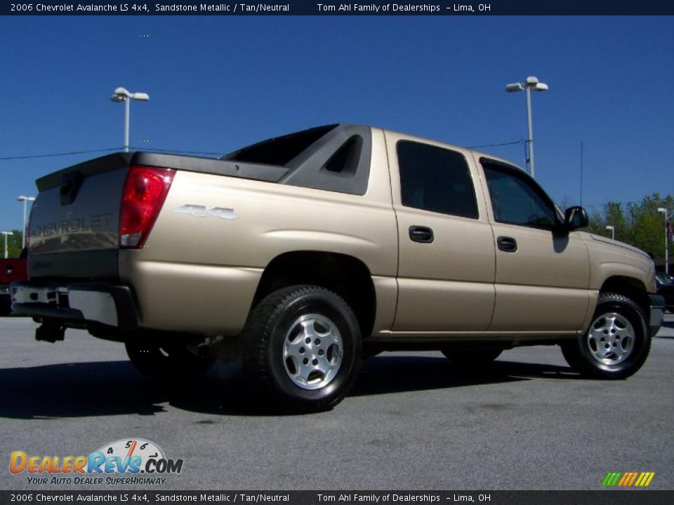2006 Chevrolet Avalanche LS 4x4 Sandstone Metallic / Tan/Neutral Photo #9