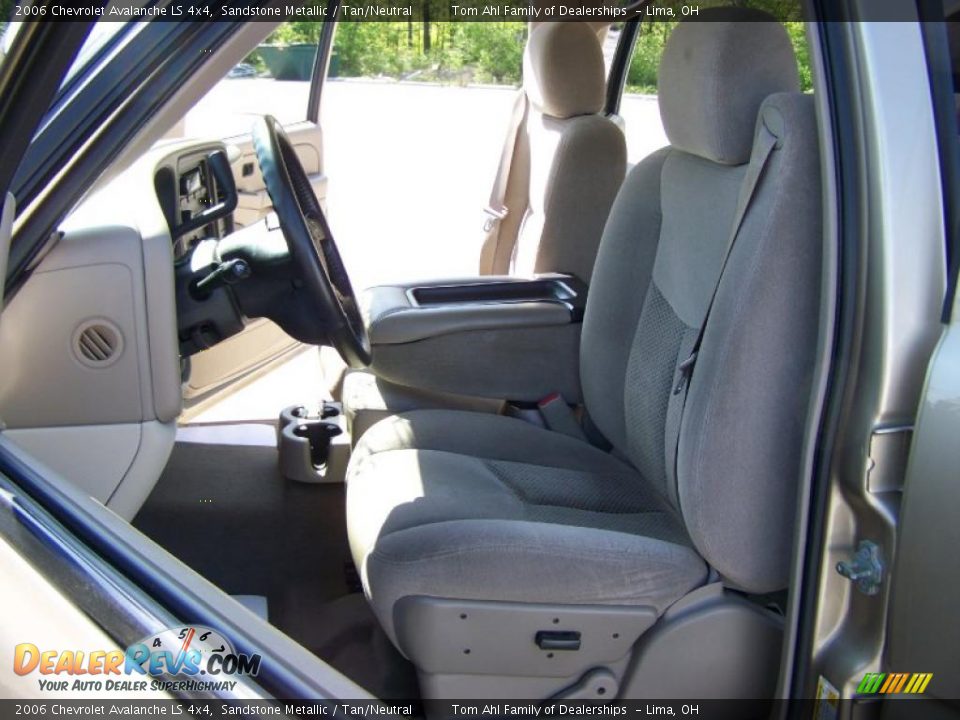 2006 Chevrolet Avalanche LS 4x4 Sandstone Metallic / Tan/Neutral Photo #11