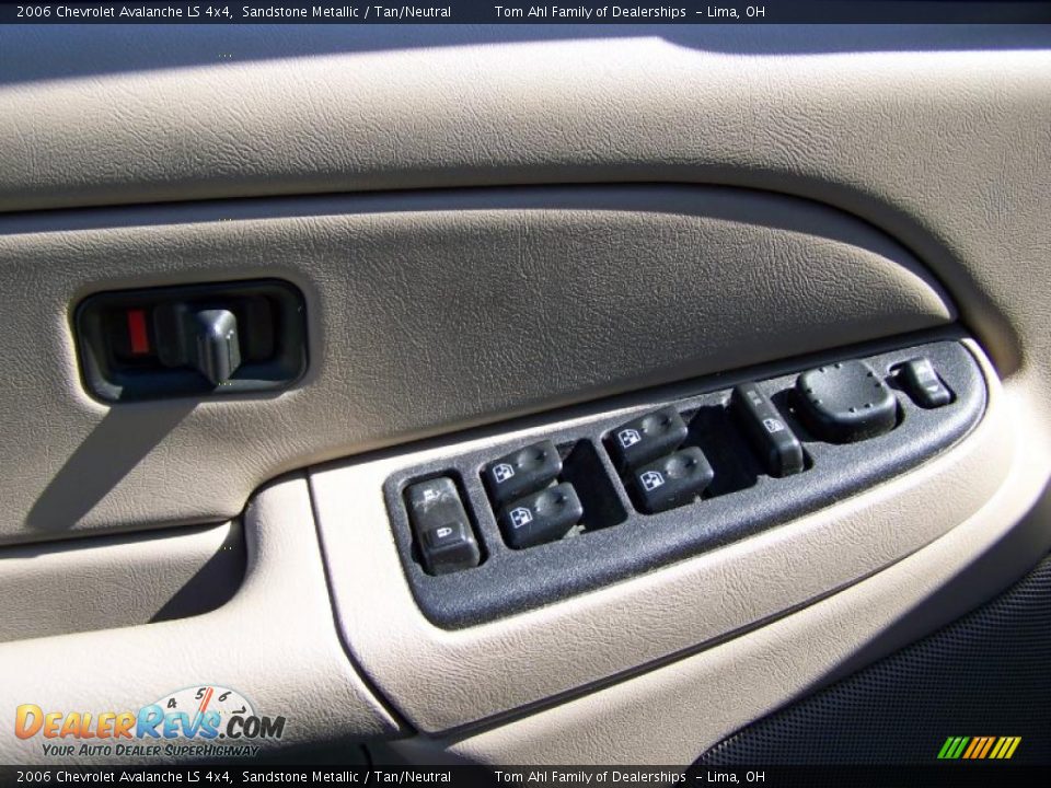 2006 Chevrolet Avalanche LS 4x4 Sandstone Metallic / Tan/Neutral Photo #12