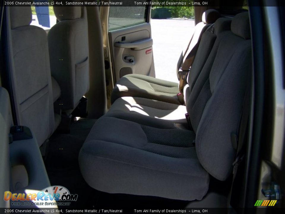2006 Chevrolet Avalanche LS 4x4 Sandstone Metallic / Tan/Neutral Photo #13