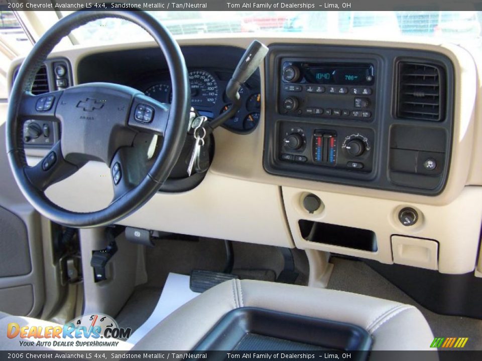 2006 Chevrolet Avalanche LS 4x4 Sandstone Metallic / Tan/Neutral Photo #16