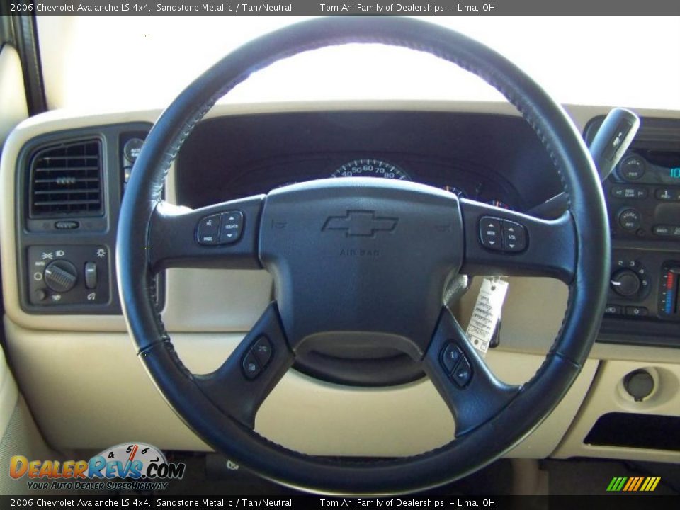 2006 Chevrolet Avalanche LS 4x4 Sandstone Metallic / Tan/Neutral Photo #19