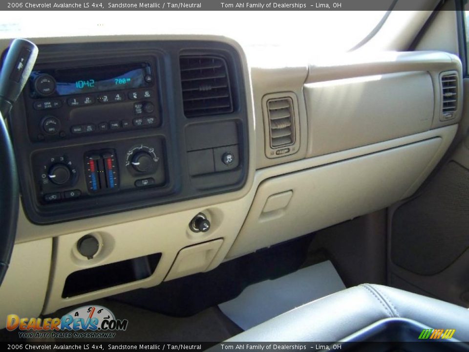 2006 Chevrolet Avalanche LS 4x4 Sandstone Metallic / Tan/Neutral Photo #20