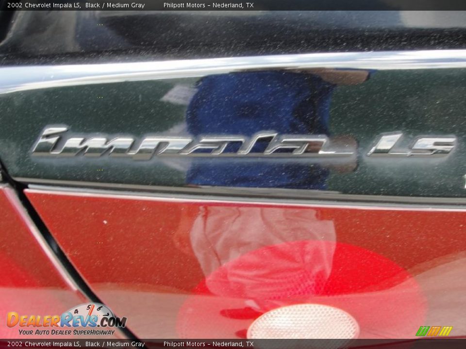 2002 Chevrolet Impala LS Black / Medium Gray Photo #17