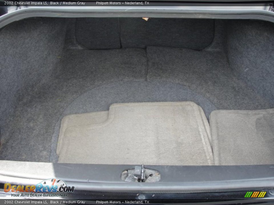 2002 Chevrolet Impala LS Black / Medium Gray Photo #26