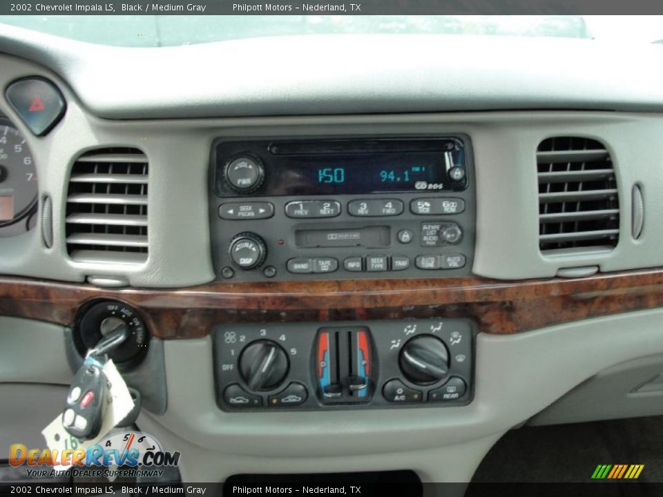 2002 Chevrolet Impala LS Black / Medium Gray Photo #35