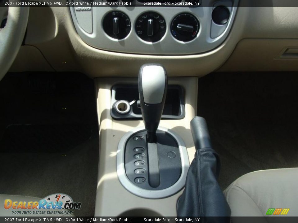 2007 Ford Escape XLT V6 4WD Oxford White / Medium/Dark Pebble Photo #21