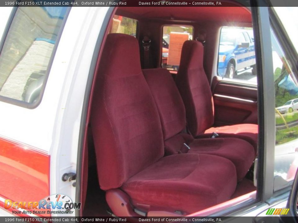 Front Seat of 1996 Ford F150 XLT Extended Cab 4x4 Photo #8