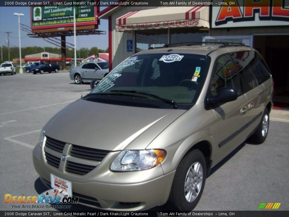 2006 Dodge Caravan SXT Linen Gold Metallic Pearl / Dark Khaki/Light Graystone Photo #2