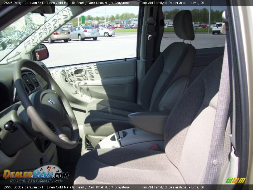 2006 Dodge Caravan SXT Linen Gold Metallic Pearl / Dark Khaki/Light Graystone Photo #7