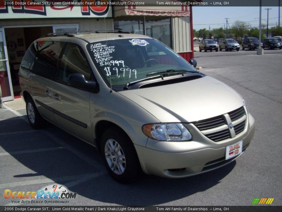 2006 Dodge Caravan SXT Linen Gold Metallic Pearl / Dark Khaki/Light Graystone Photo #11