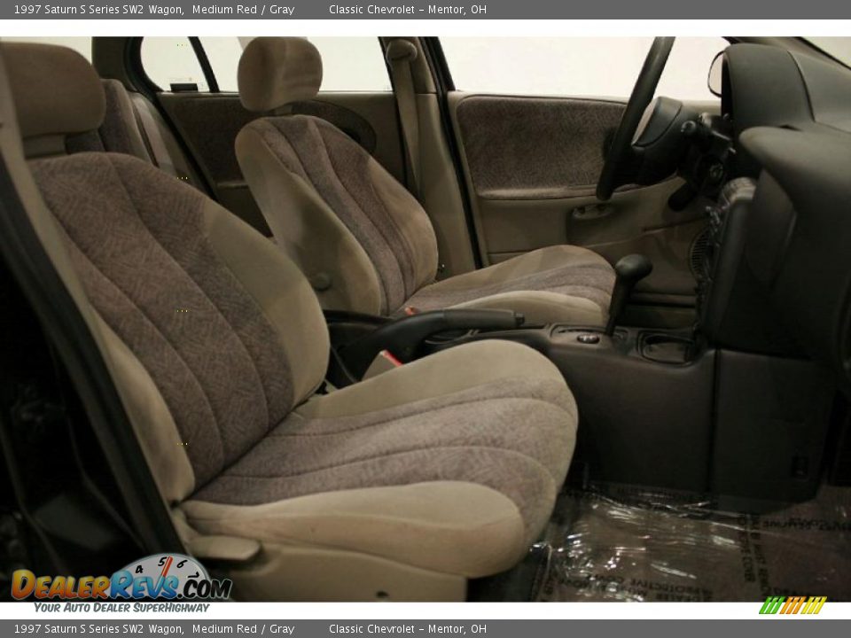 1997 Saturn S Series SW2 Wagon Medium Red / Gray Photo #16