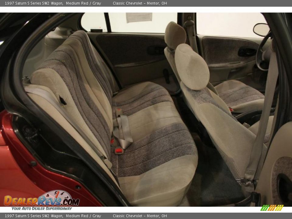 1997 Saturn S Series SW2 Wagon Medium Red / Gray Photo #17