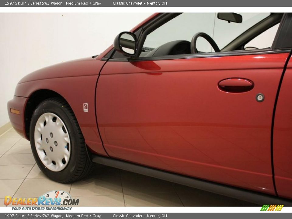 1997 Saturn S Series SW2 Wagon Medium Red / Gray Photo #21