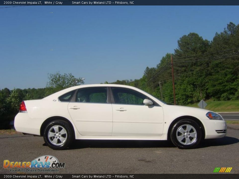 2009 Chevrolet Impala LT White / Gray Photo #1