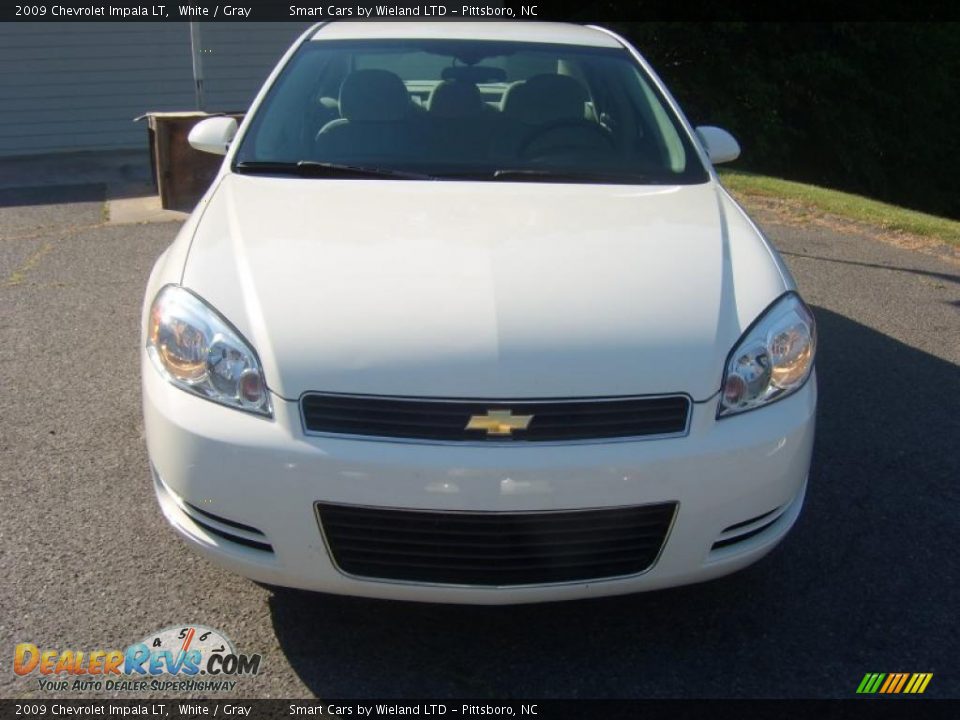 2009 Chevrolet Impala LT White / Gray Photo #2