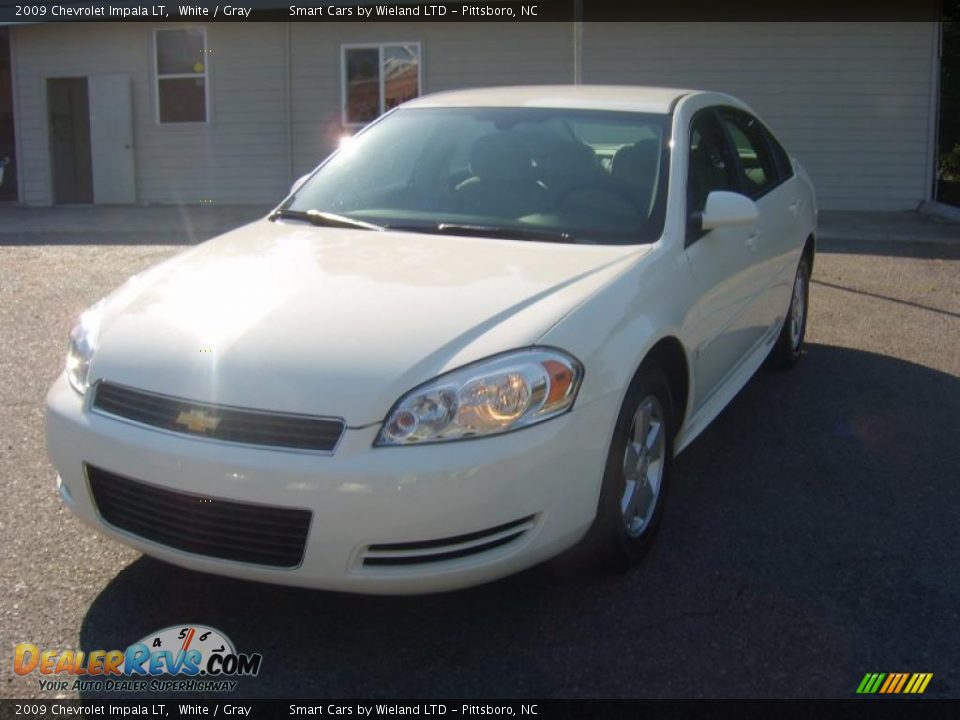 2009 Chevrolet Impala LT White / Gray Photo #8